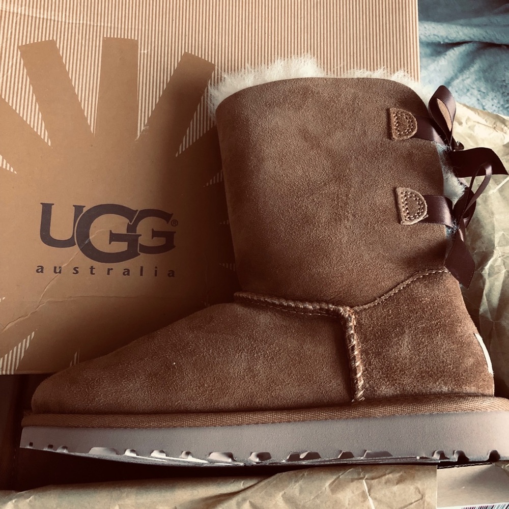 UGGS - Picture 3 of 4